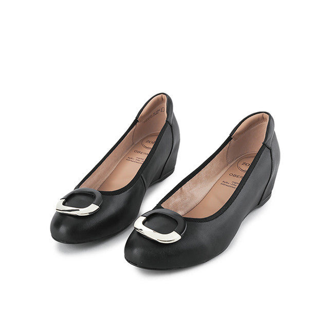 Annie Leiva In Black