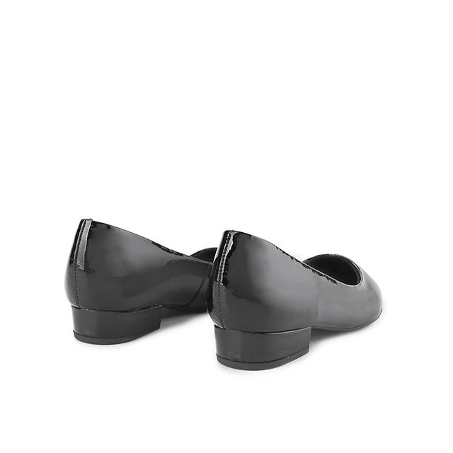 Brissa Edin In Black