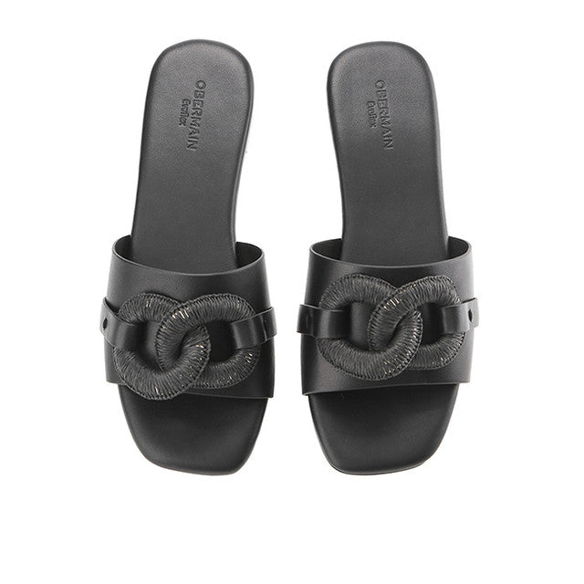 Narda Berlinda In Black