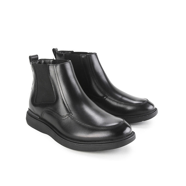 Alpha Chelsea Boots In Black