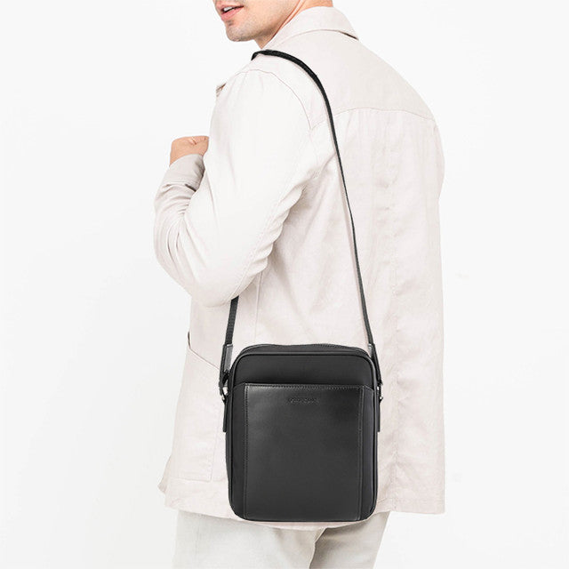 Obermain Tas Pria Bailey Sling Bag In Black