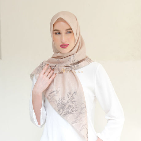 Nayanika Hijab Motif Saphire Premium Cream