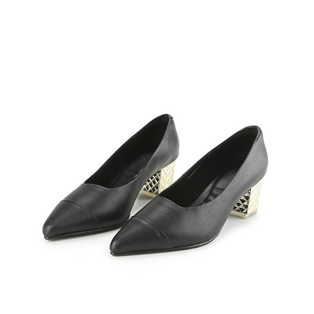 Alexis Dalia In Black