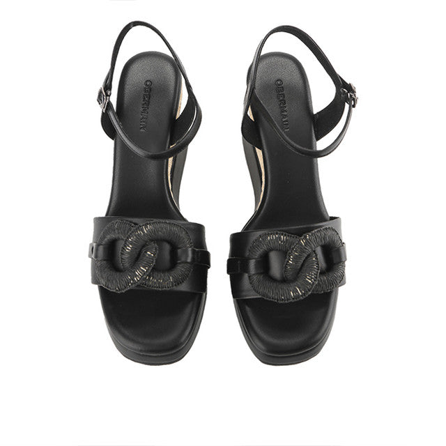 Mailis Berlinda In Black