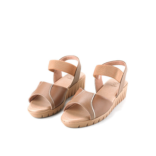 Niccola Genni In Brown