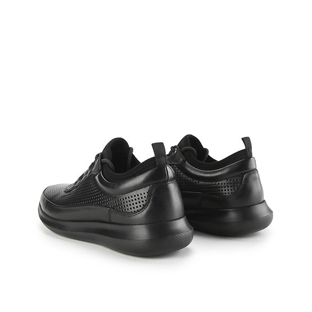 Stevie Kenton In Black