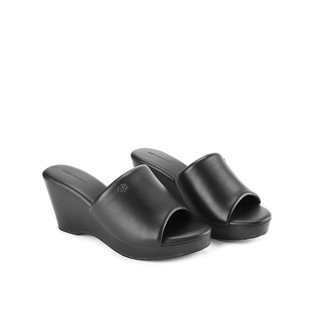 Nillda Janna In Black