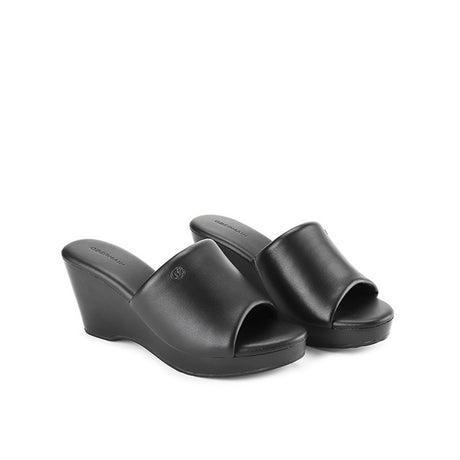 Nillda Janna In Black