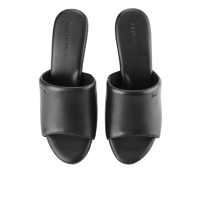 Nillda Janna In Black