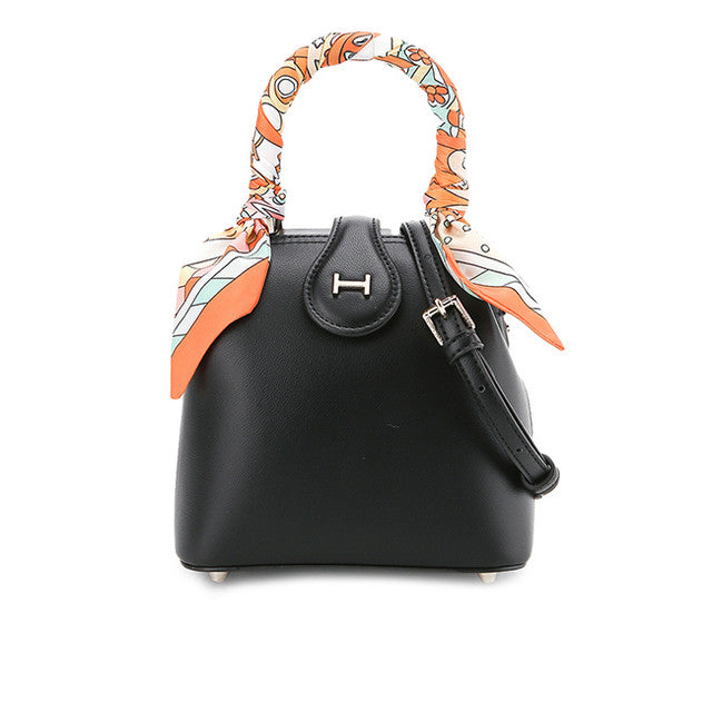 Dion Top Handle M In Black