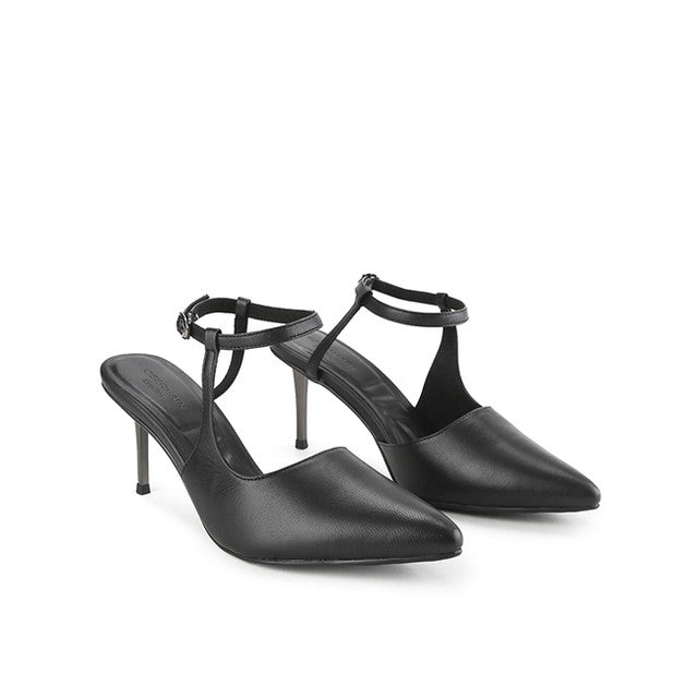 Aris Davida In Black