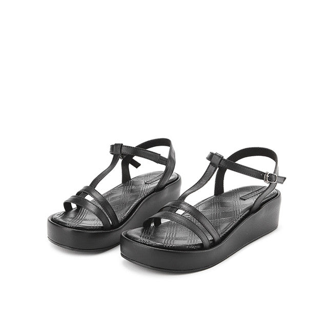 Maylin Floda In Black