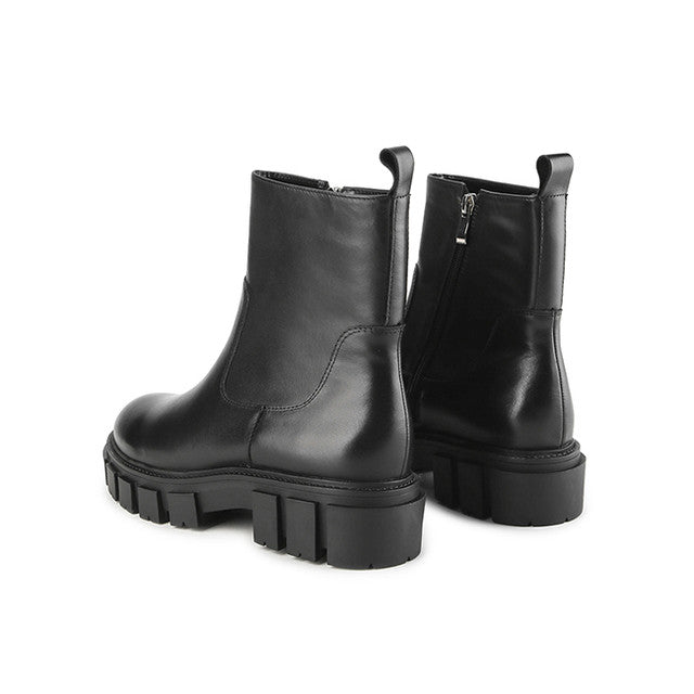 Ginney Irene In Black