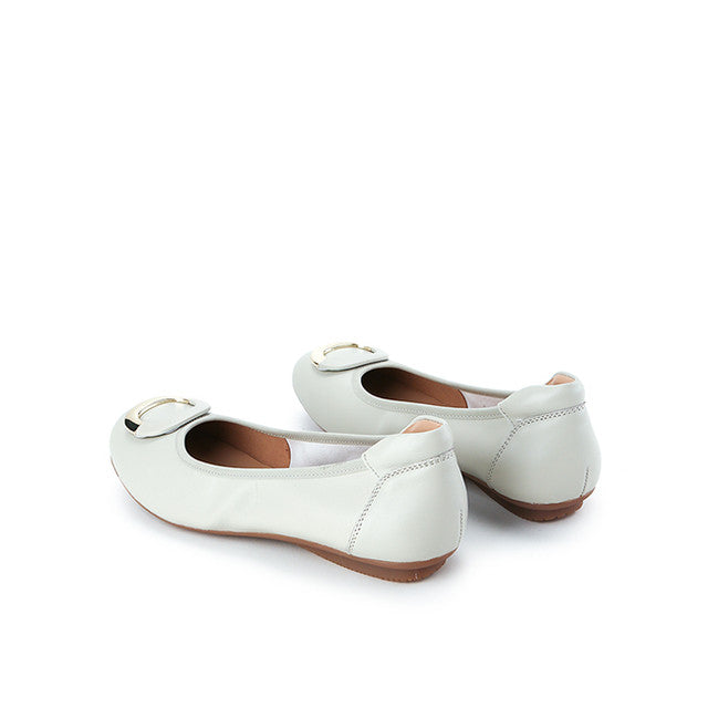 Gracie Leiva In Off White