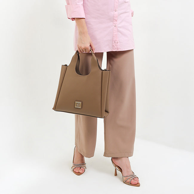 Everly Hobo (M) In Taupe