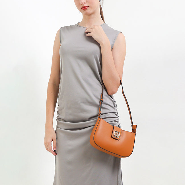 Everly Shoulder In Camel