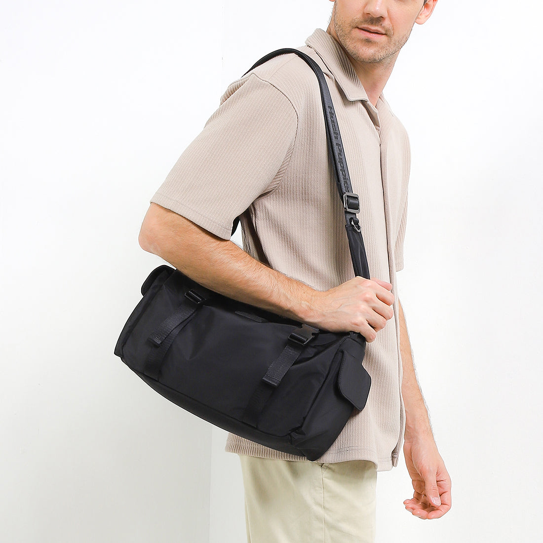 Hush Puppies Tas Pria Titus Messenger Bag In Black