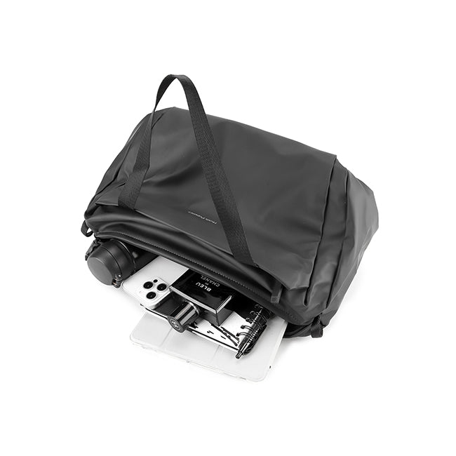 Zariah Messenger Bag In Black