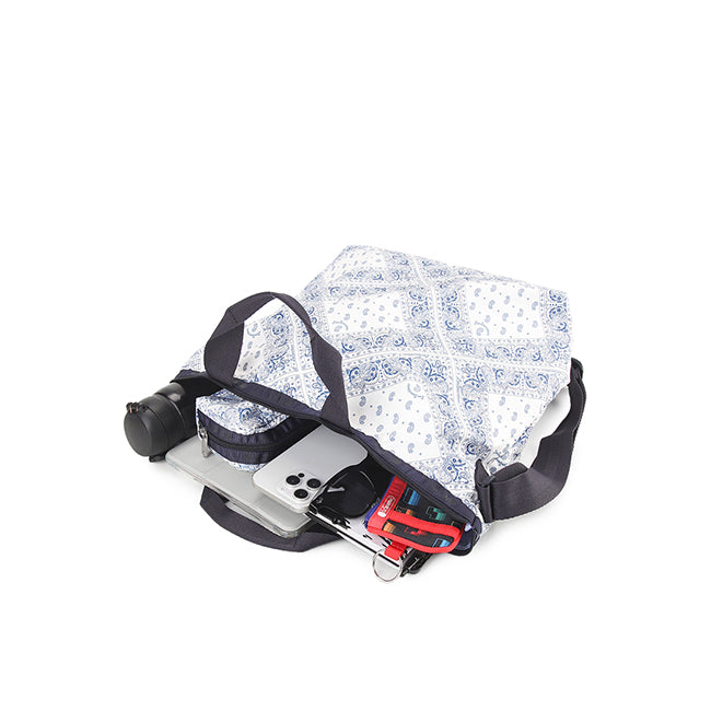 Deluxe Easy Carry Tote In Bandanna Breeze