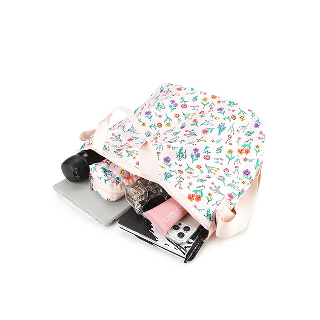 Deluxe Easy Carry Tote In Tossed Wildflowers