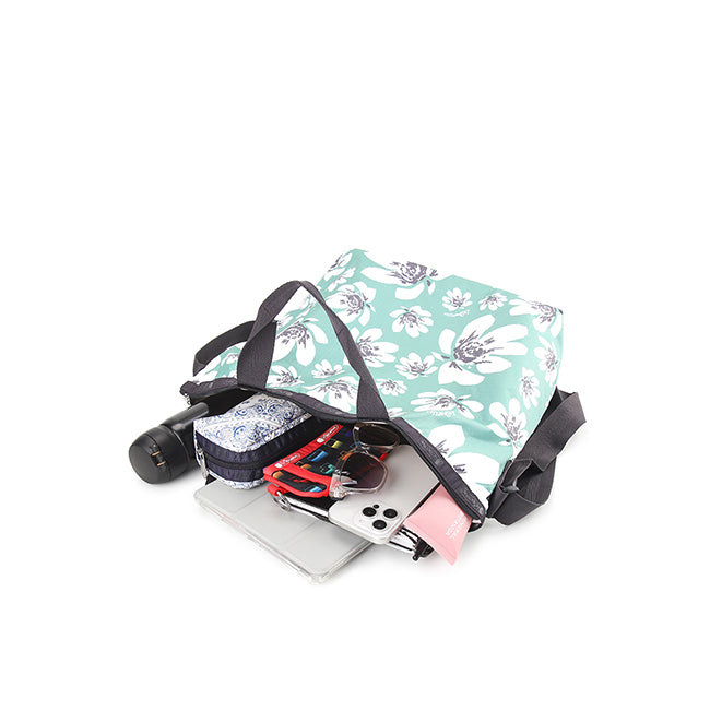 Deluxe Easy Carry Tote In Tropical Garden Green