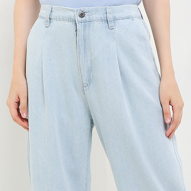 Munroe In Light Blue