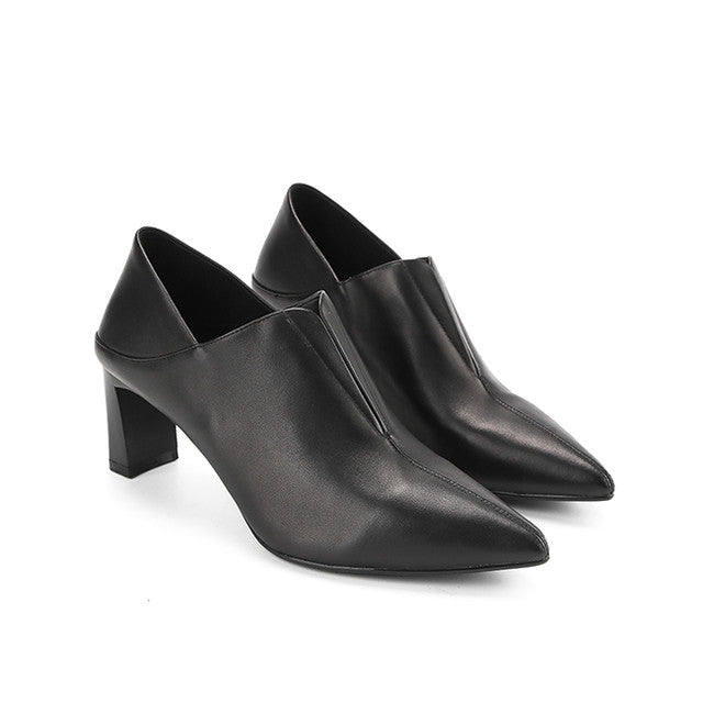 Blenda Ginna In Black