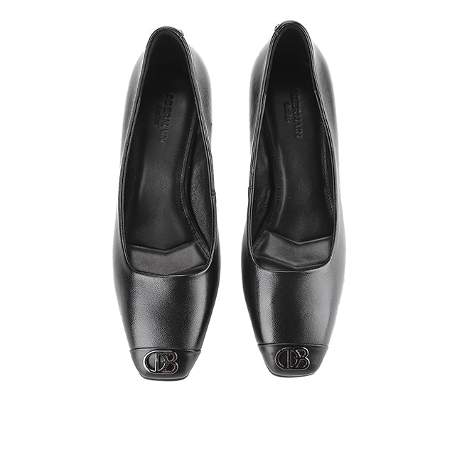 Avanie Lynn In Black