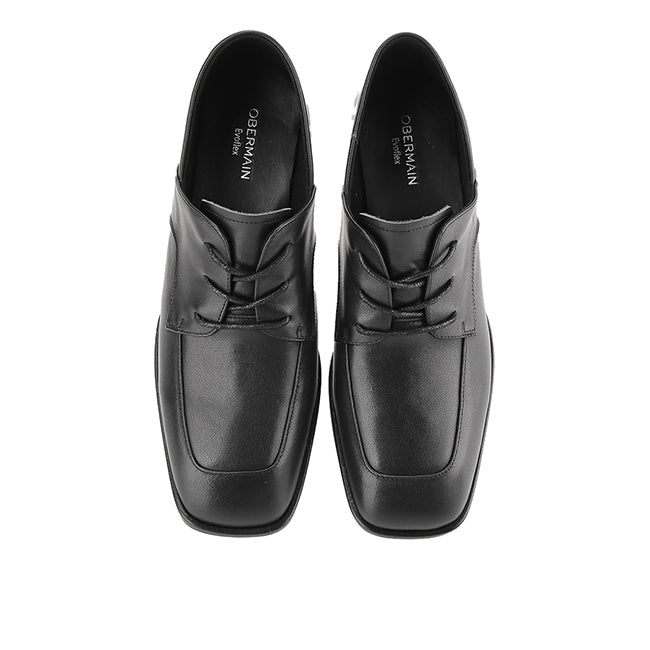 Carlota Wyna In Black