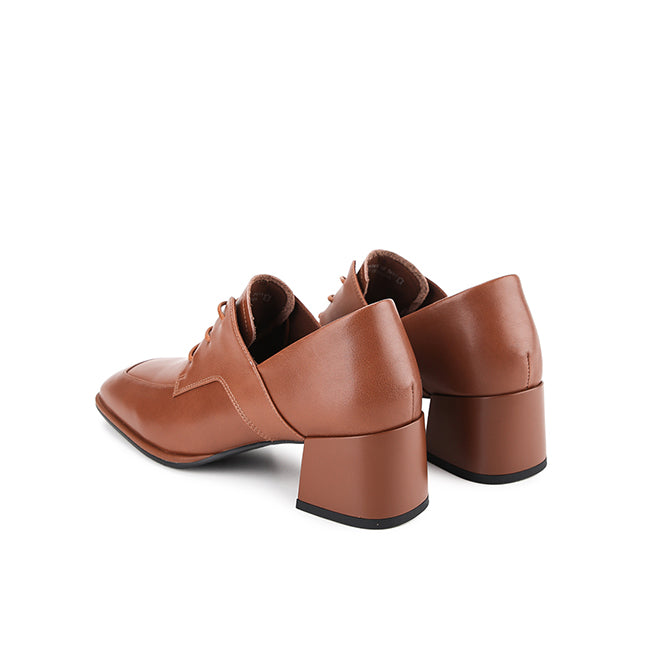 Carlota Wyna In Brown