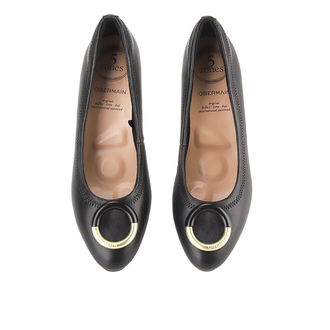 Agnes Klara In Black