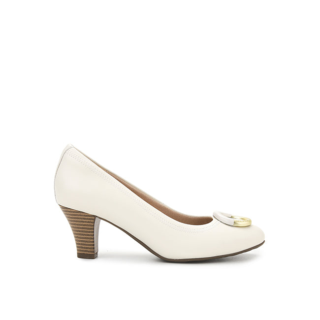 Agnes Klara In White