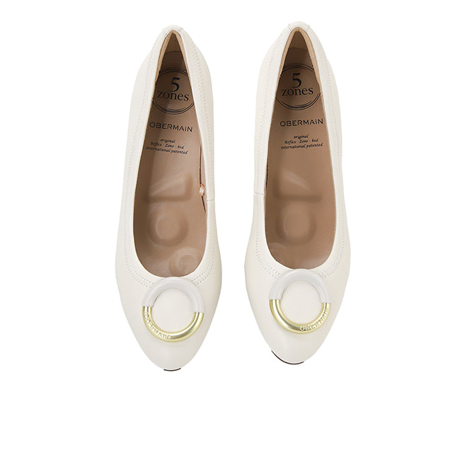 Agnes Klara In White