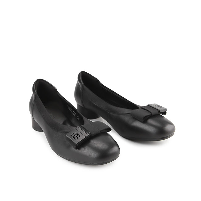 Della Joline In Black