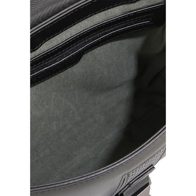 Obermain Tas Pria Larry Clutch-L In Black