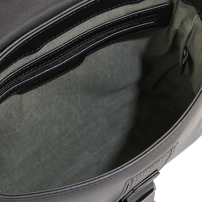 Obermain Tas Pria Larry Clutch-L In Black