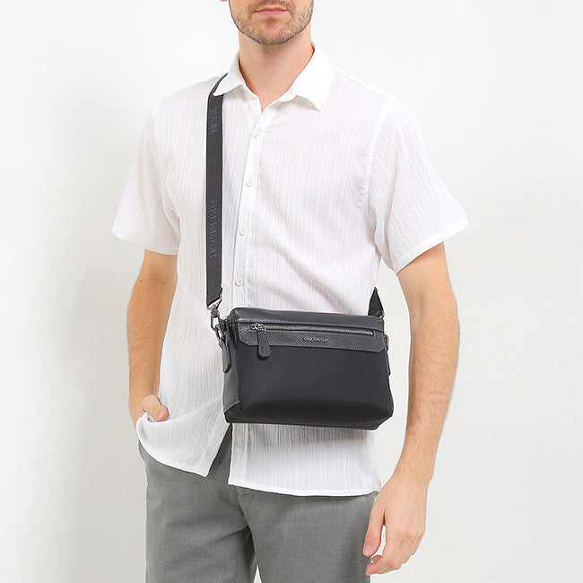 Spark Clutch In Black