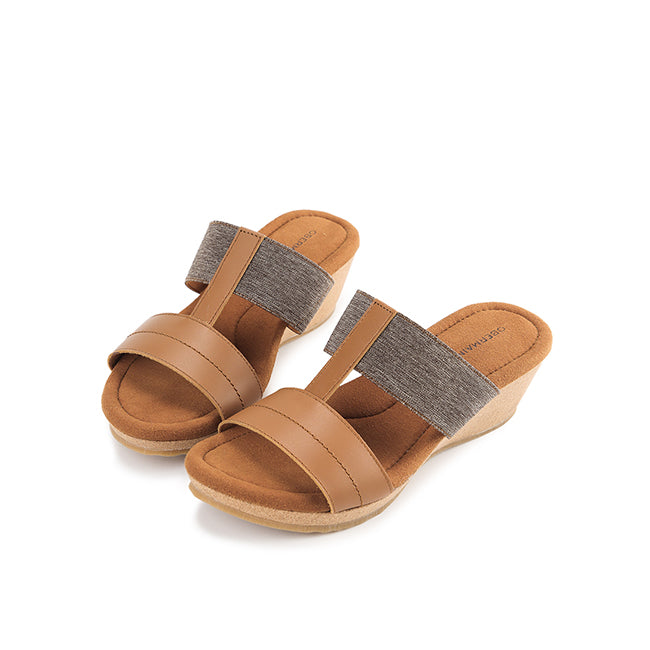 Jasmin Heydi In Camel