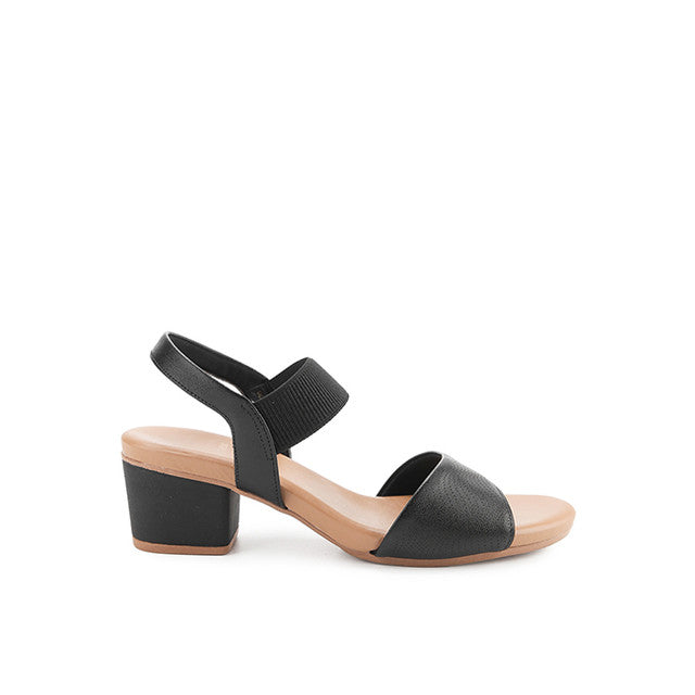 Monna Gitel In Black