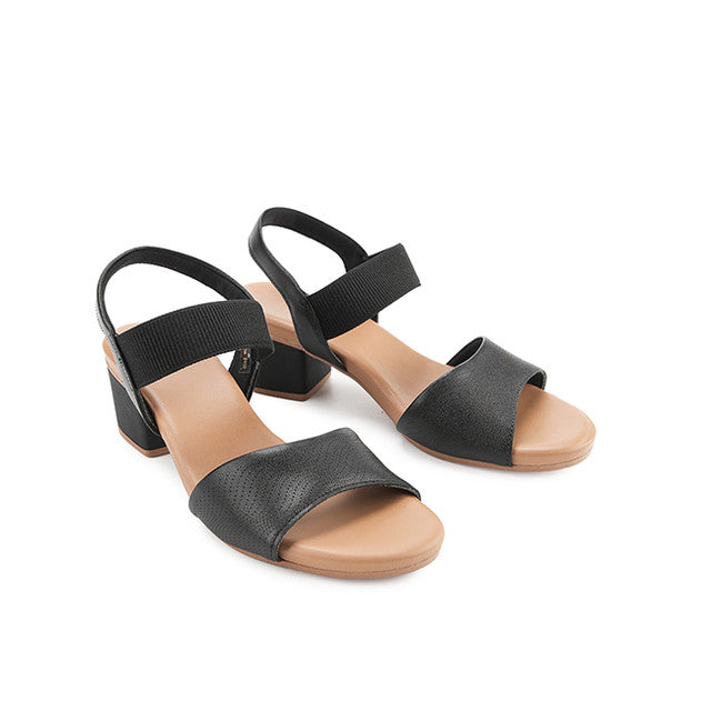 Monna Gitel In Black