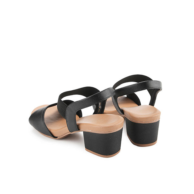 Monna Gitel In Black