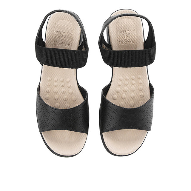 Merel Hellen In Black