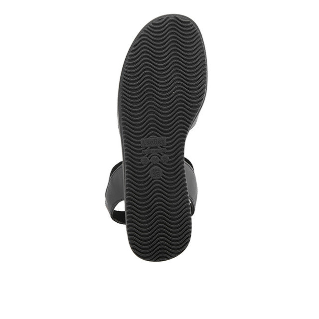 Merel Hellen In Black