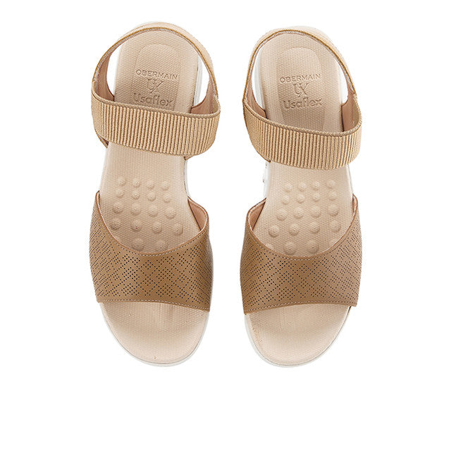 Merel Hellen In Camel