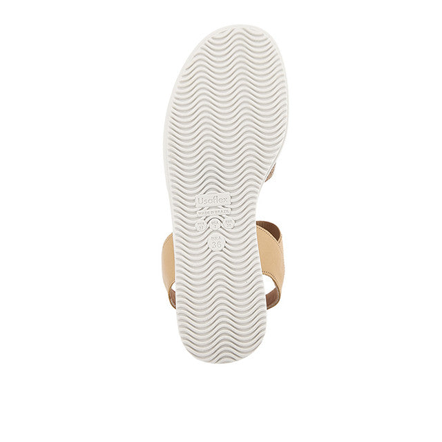 Merel Hellen In Camel