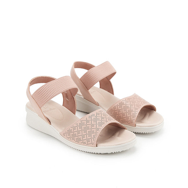 Merel Hellen In Pink