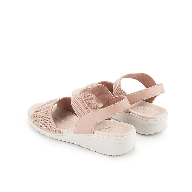 Merel Hellen In Pink