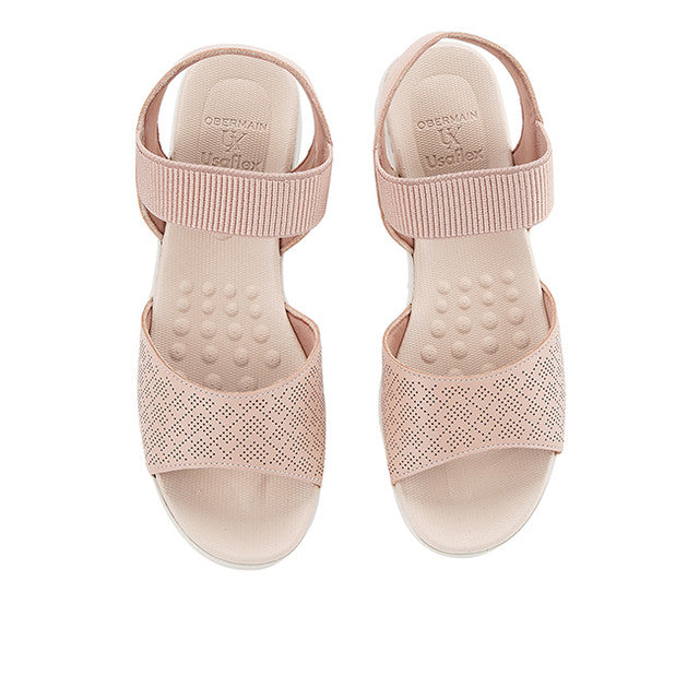 Merel Hellen In Pink