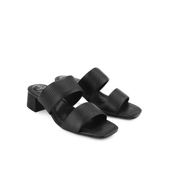 Nikka Hillda In Black