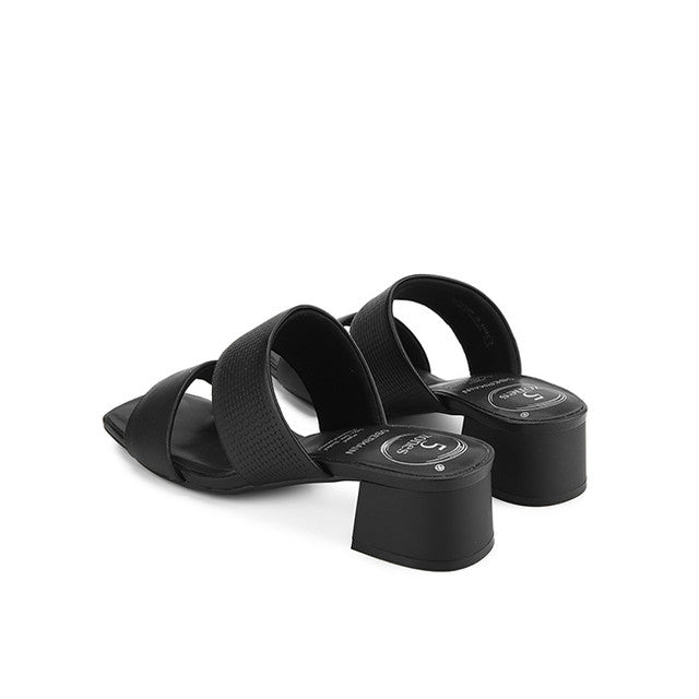 Nikka Hillda In Black